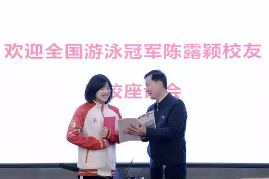 女子4×200米游泳决赛视频_中国队4×200米游泳接力_60米冠军去游泳的是谁