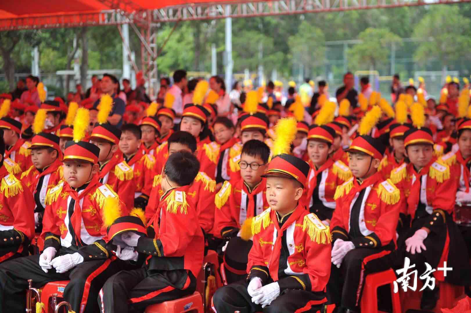 小学广墦体操_体操广场跳小学生舞视频_小学生跳广场体操