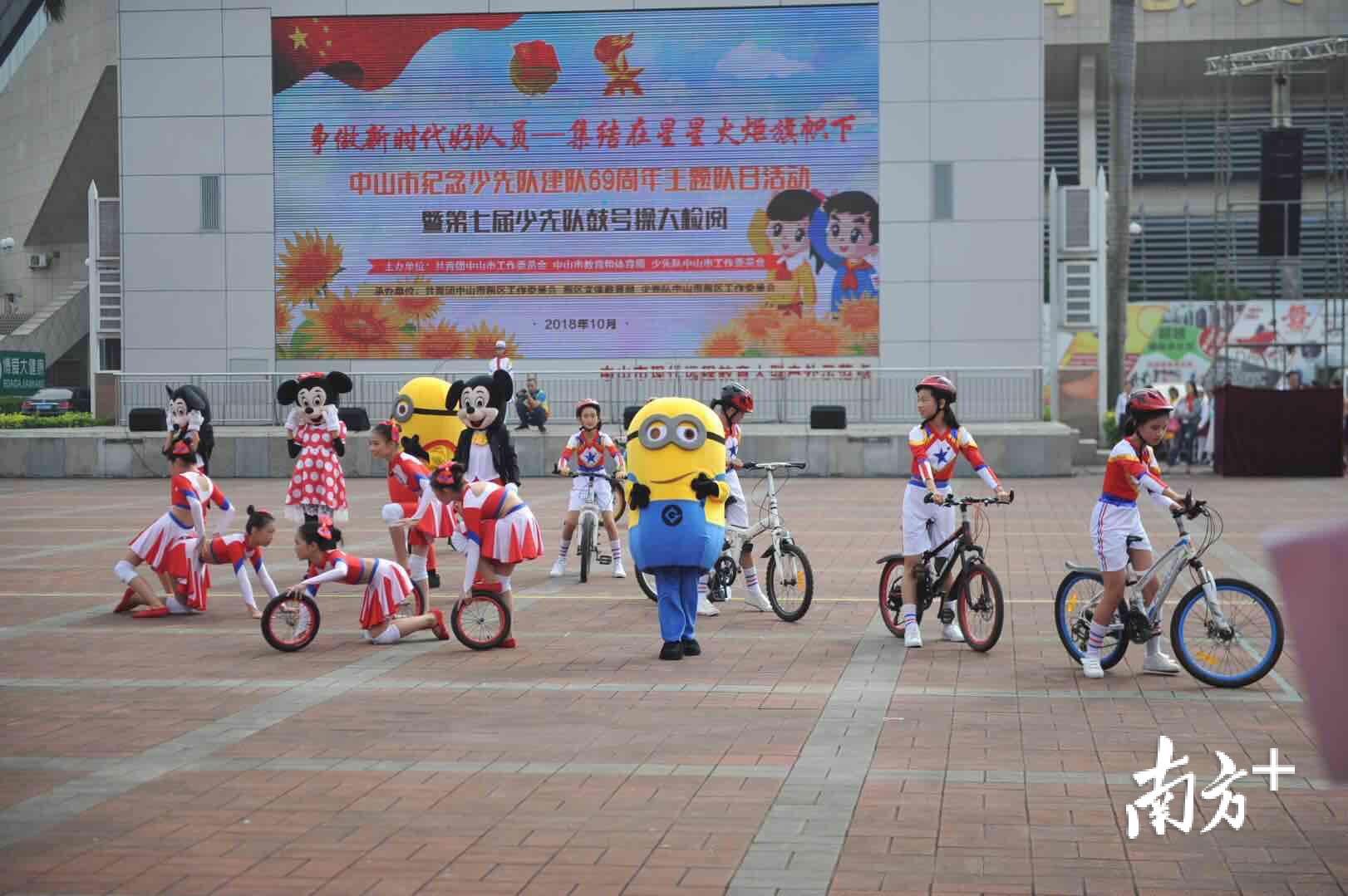 体操广场跳小学生舞视频_小学生跳广场体操_小学广墦体操