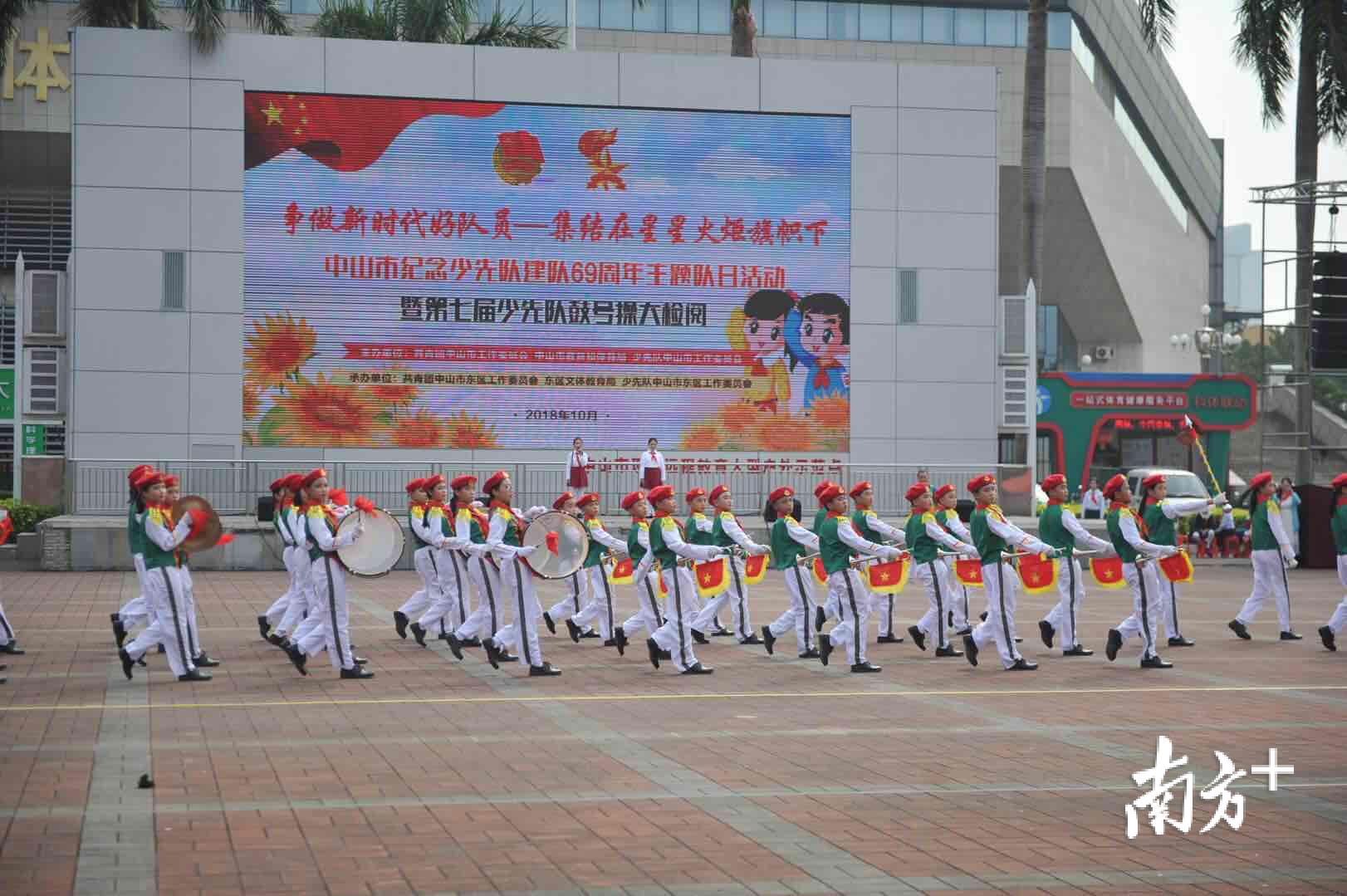 小学广墦体操_体操广场跳小学生舞视频_小学生跳广场体操