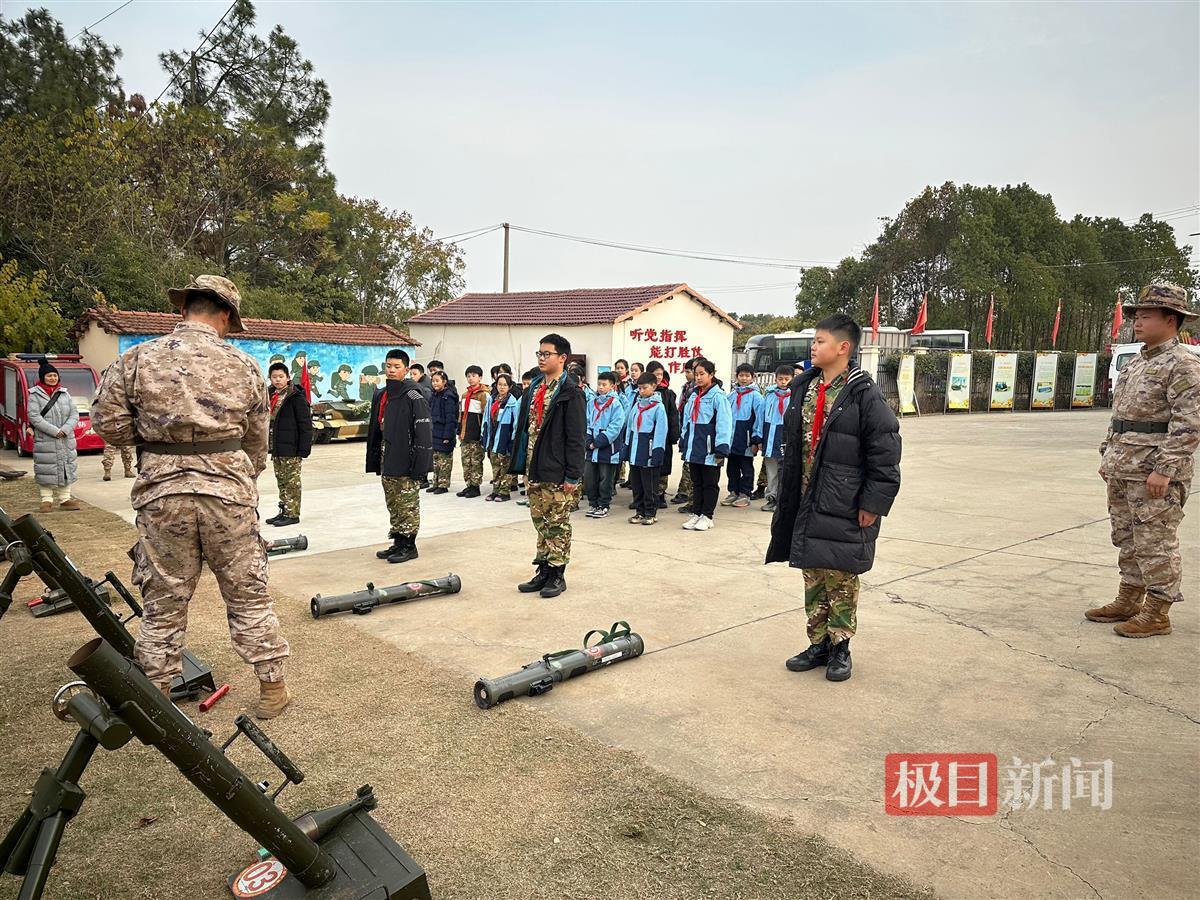 篮球冠军怎么画_篮球人画法_篮球冠军中的人怎么画