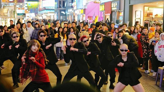 全球花式篮球总冠军是谁_篮球花式冠军全球是哪个队_全国花式篮球历届冠军