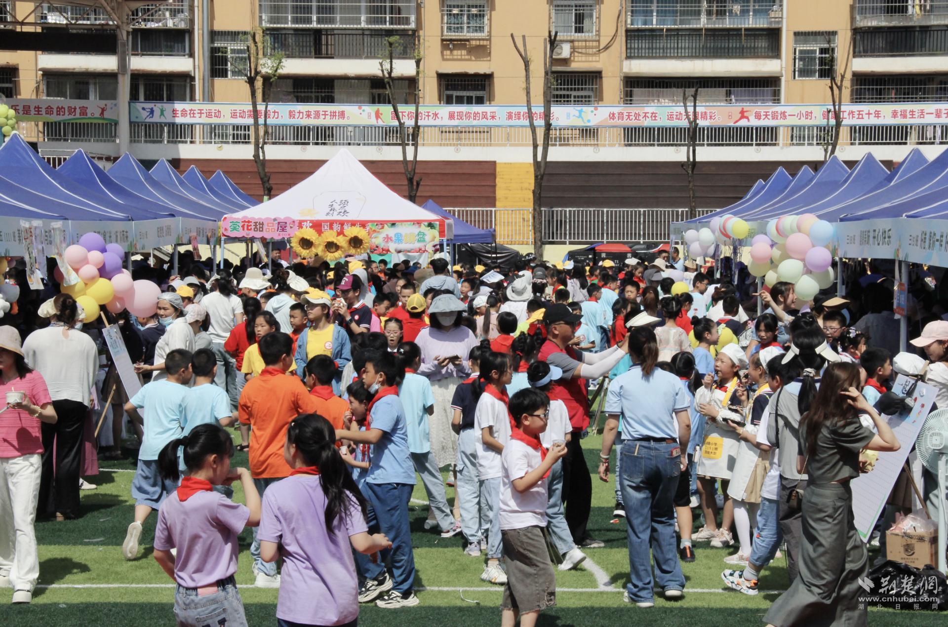 大班生活技能我会拖地_大班拖地技能生活会教案_大班拖地板教案