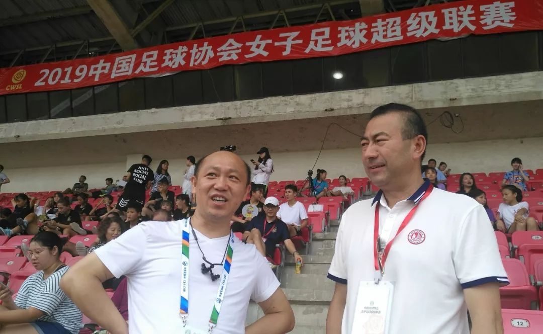 半职业比赛足球裁判规则_2020年足球裁判员规则修改_裁判足球规则职业比赛有哪些