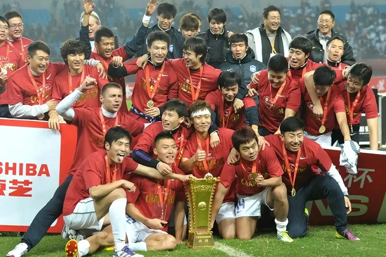 上海海港3-1击败山东泰山夺冠，探寻足协杯始于1956年以来第几个冠军